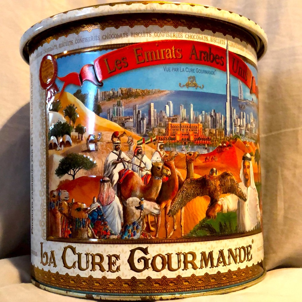 🦋Vintage Biscuit Tin